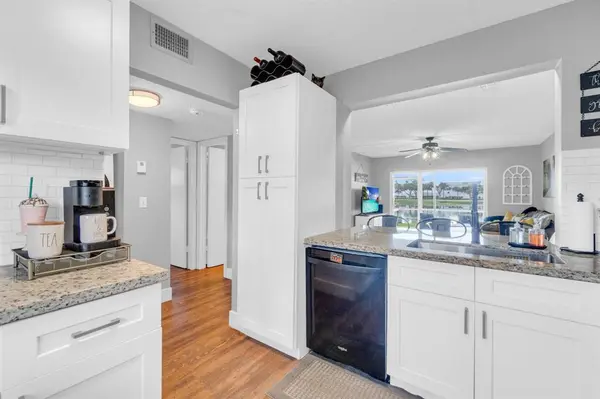 Margate, FL 33063,5501 Lakeside Dr #101