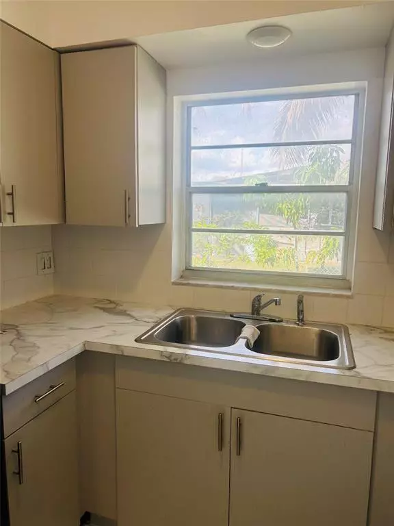 Fort Lauderdale, FL 33311,1471 NW 20th St