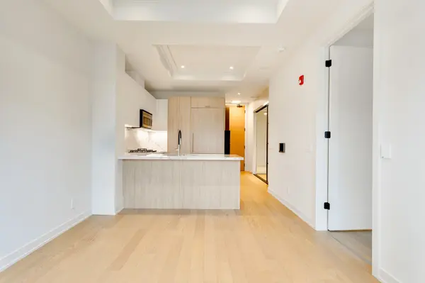 Oakville, ON L6K 2W6,123 Maurice DR #307