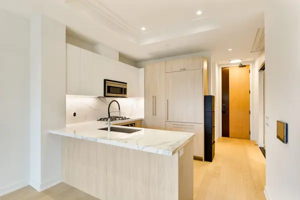 Oakville, ON L6K 2W6,123 Maurice DR #307