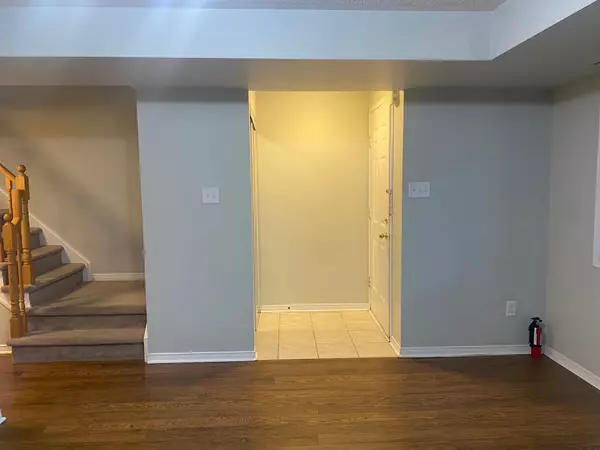 Mississauga, ON L5M 8E4,4975 Southampton DR #274