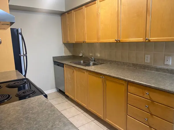 Mississauga, ON L5M 8E4,4975 Southampton DR #274