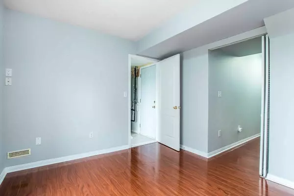 Brampton, ON L6Z 4W2,250 Richvale DR S #9