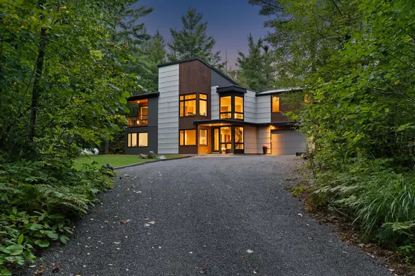 108 EDITH MARGARET PL, Carp - Huntley Ward, ON K2W 1A8