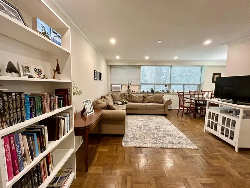 6 MEADOWBROOK RD, Toronto C04, ON M6B 2S4