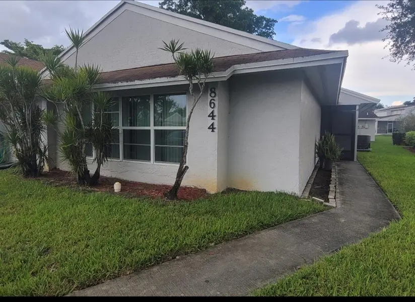 8644 Bridle Path Ct #200, Davie, FL 33328