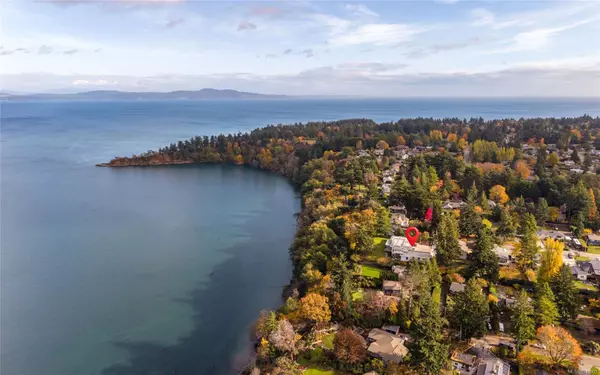 Saanich, BC V8N 3K4,4570 Bissenden Pl