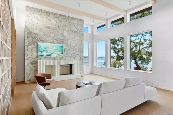 Saanich, BC V8N 3K4,4570 Bissenden Pl