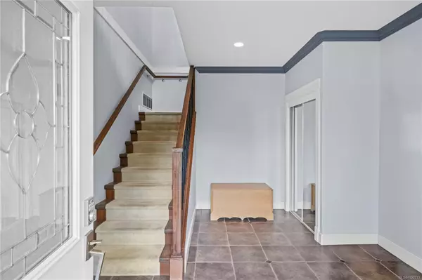 Ladysmith, BC V9G 1A3,401 Neville St #A