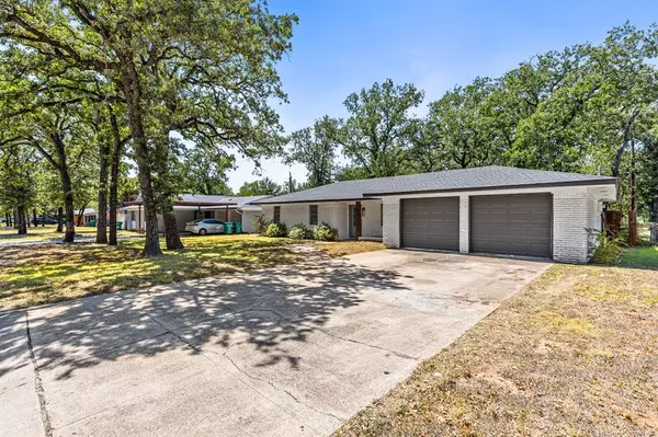 Lacy Lakeview, TX 76705,322 S BARBARA