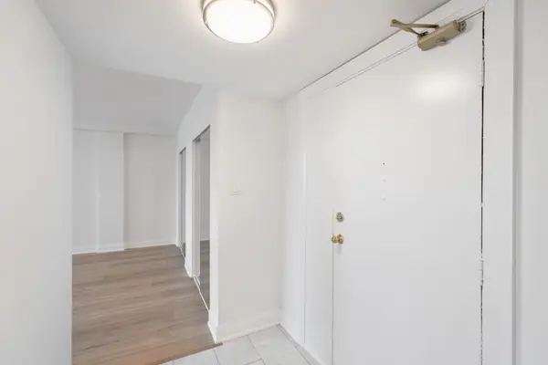 Toronto C03, ON M4V 2J5,484 Avenue RD #1002