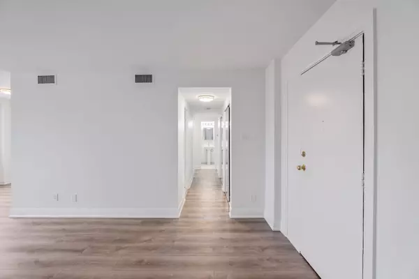 Toronto C03, ON M4V 2J5,484 Avenue RD #1006