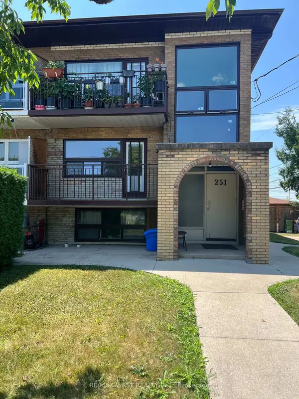 251 Pannahill RD #2, Toronto C06, ON M3H 4N9