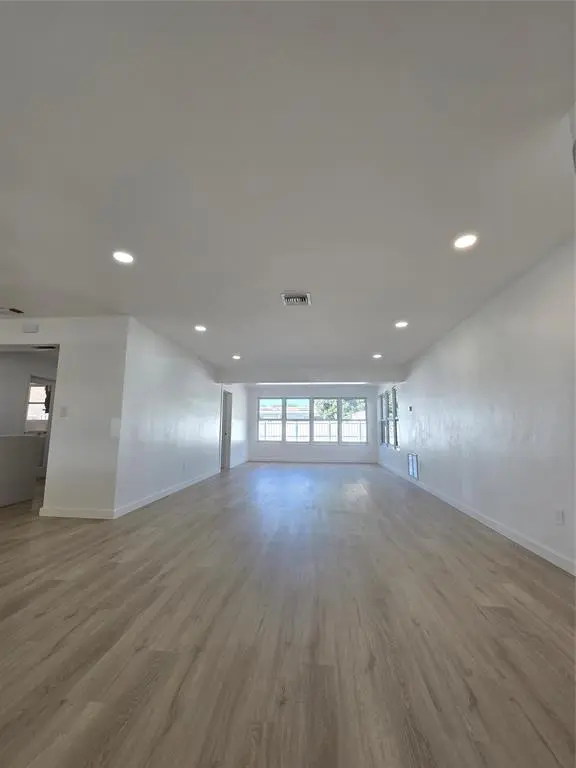 Pembroke Pines, FL 33024,8571 NW 16th St