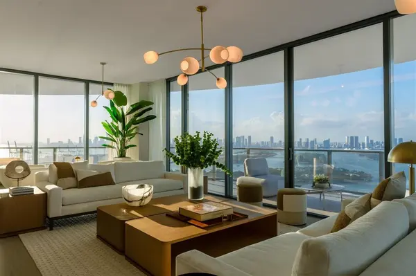 Miami Beach, FL 33139,500 Alton #3903.04