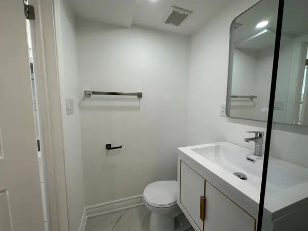 Richmond Hill, ON L4C 2N2,38 Cartier CRES #Bachelor