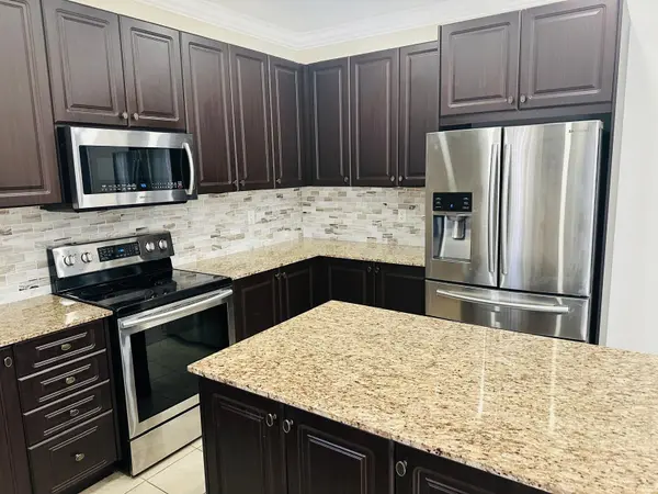 New Tecumseth, ON L9R 0G9,4 Hackett ST