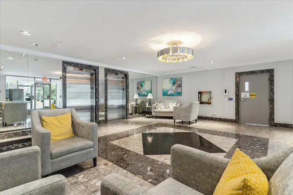 Barrie, ON L4N 3A5,65 Ellen ST #602