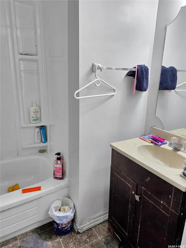 Saskatoon, SK S7M 3A1,327 S AVENUE S