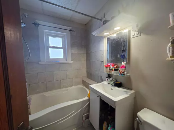 Timmins, ON P4N 6V3,227 Toke ST