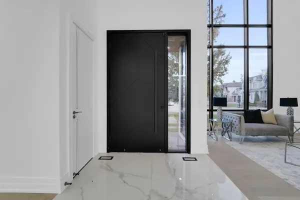 Oakville, ON L6L 3V1,468 Saville CRES