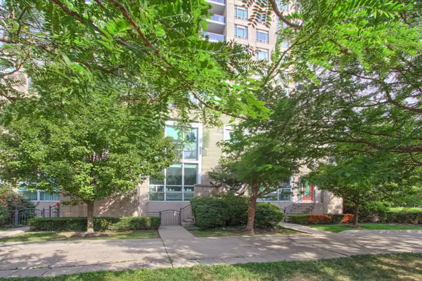 Mississauga, ON L4Z 0A1,90 Absolute AVE #104