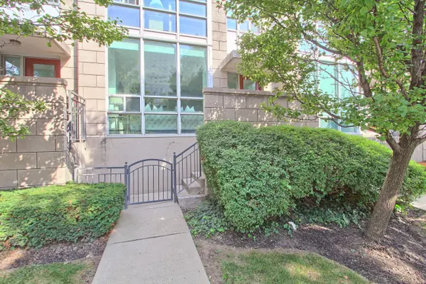 Mississauga, ON L4Z 0A1,90 Absolute AVE #104