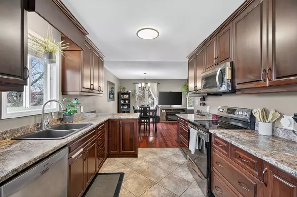 Loyalist, ON K0H 1G0,1 Heritage DR