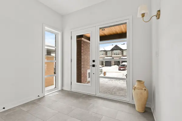 Blossom Park - Airport And Area, ON K1X 0K5,687 Honeydew ST