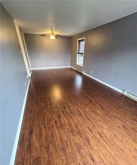 Gananoque, ON K7G 3C6,550a Talbot PL #404