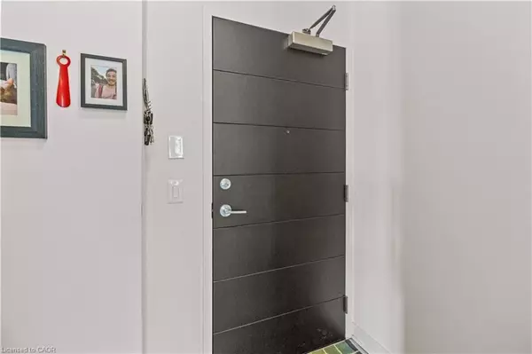 Hamilton, ON L8N 1B5,212 King William ST #415