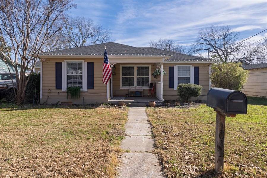 1011 S Waco Street, Weatherford, TX 76086