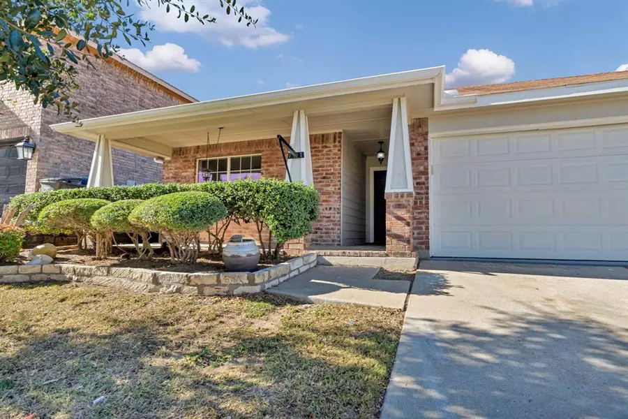 341 Windy Hill Lane, Fort Worth, TX 76108