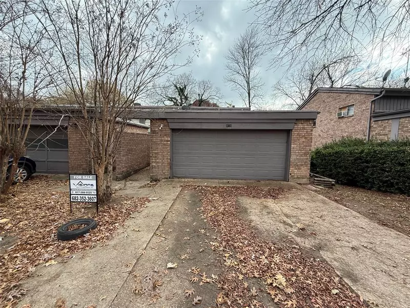 818 Clarissa Place, Garland, TX 75040