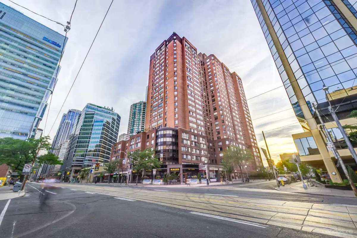 Toronto C01, ON M5G 2G4,633 Bay ST #808