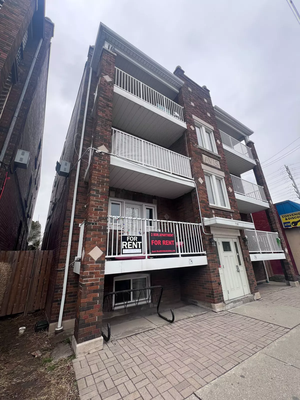 Hamilton, ON L8M 1N1,959 Main ST E #1