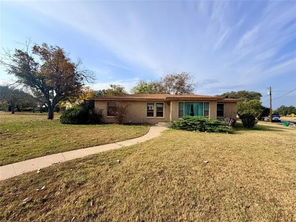1611 Live Oak Street, Goldthwaite, TX 76844