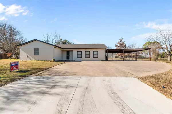 204 Thomas Street, Joshua, TX 76058