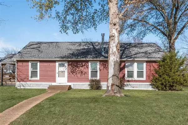 Kaufman, TX 75142,106 W 2nd North Street