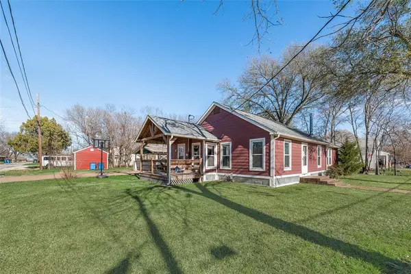 Kaufman, TX 75142,106 W 2nd North Street