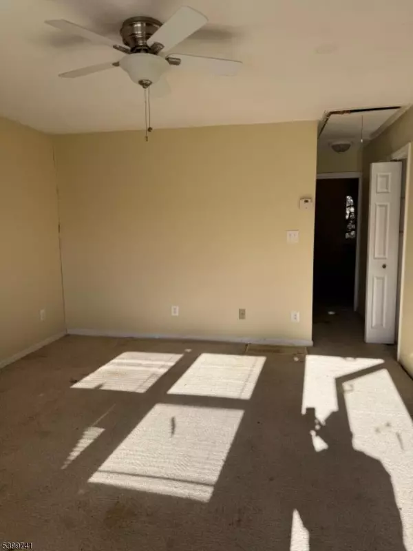 Hampton Boro, NJ 08827,6 Maple Ln