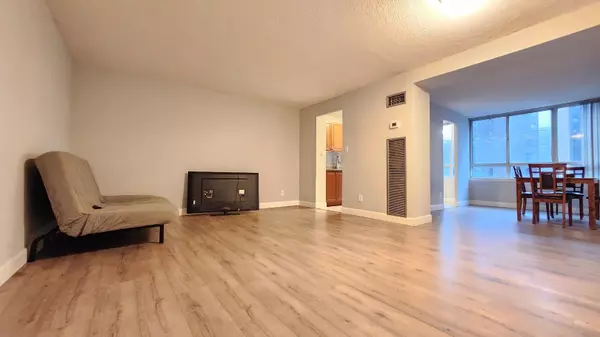 Toronto C01, ON M5G 2G4,633 Bay ST #808