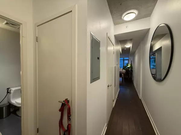 Toronto C01, ON M6J 3K6,8 Gladstone AVE #210