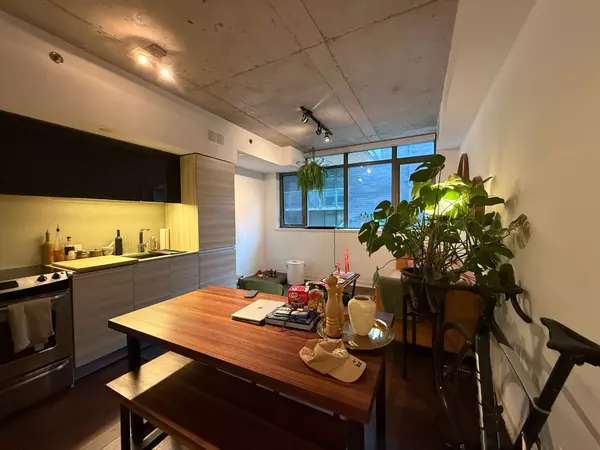 Toronto C01, ON M6J 3K6,8 Gladstone AVE #210