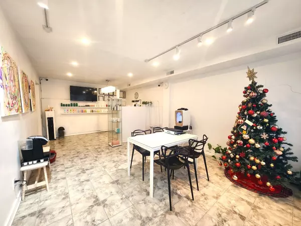 Toronto C07, ON M2M 3V9,6006A Yonge ST