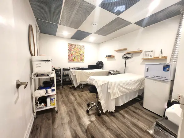 Toronto C07, ON M2M 3V9,6006A Yonge ST