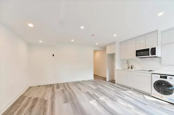 Toronto E02, ON M4E 2J7,19 Devon RD #Lower