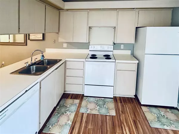 Royal Palm Beach, FL 33411,16 Amherst Ct #C