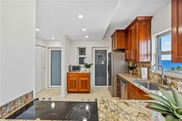 Hollywood, FL 33019,320 S Surf Rd #601