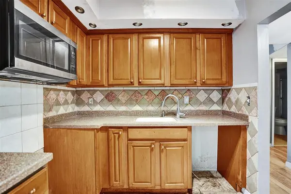 Lauderdale Lakes, FL 33311,2801 Somerset Dr #101